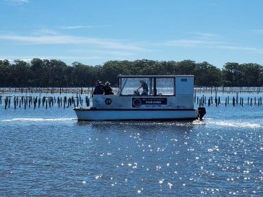 Well look at this, one of our BBQ boats stuck with the oysters. They eventually got out with some help from their friends in the other boat. Great time was had by all. Beautiful weather and lovely people onboard. 7/5/25