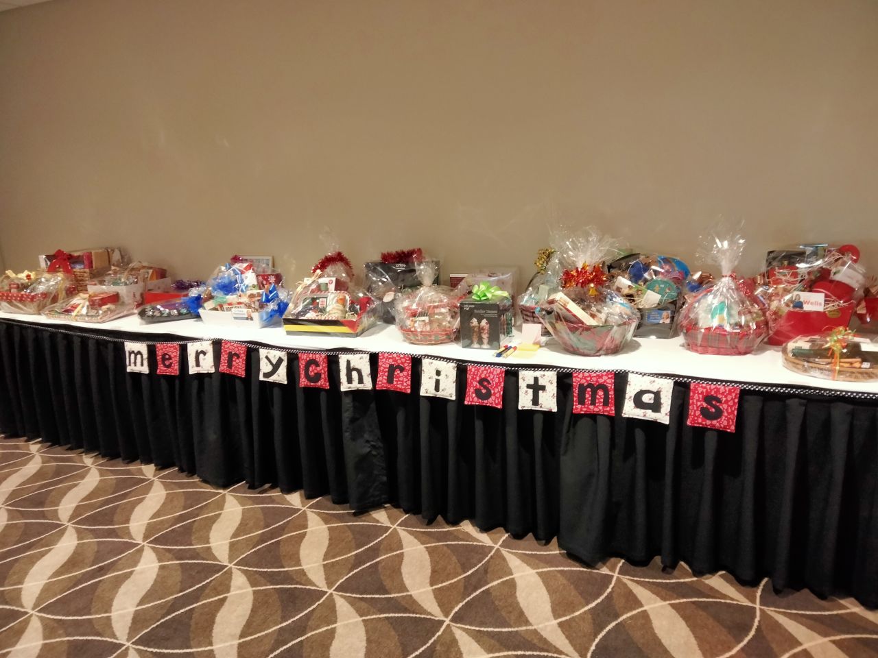 Christmas Lunch December 2021 at the Kedron Wavell Services Club. - photo lucky door prises