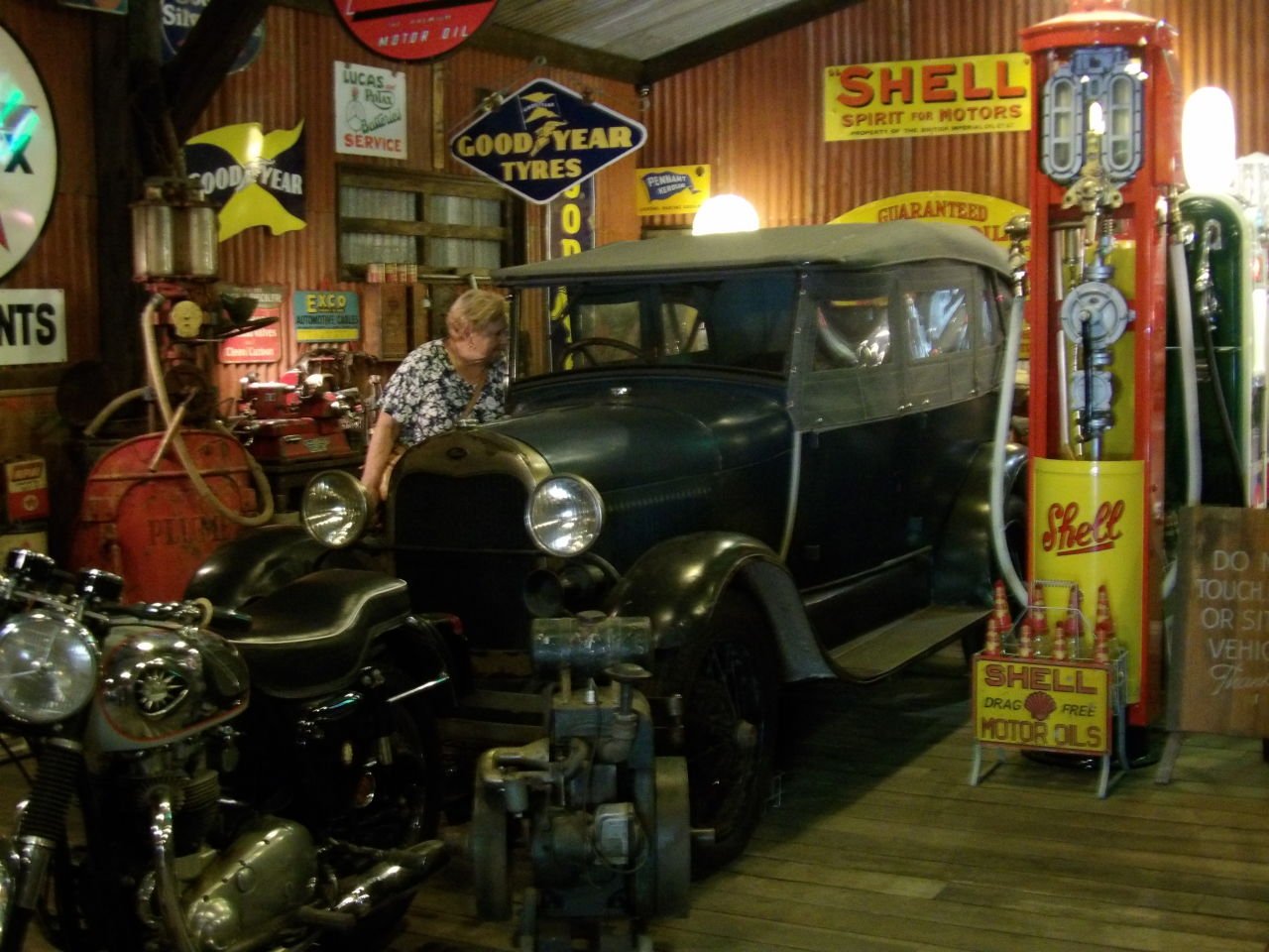 Scottys Garage Vintage Cars