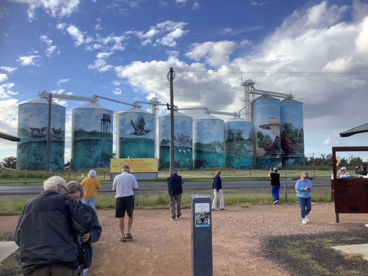 Goondiwindi trip with a visit to the Yelarbon Painted Silos