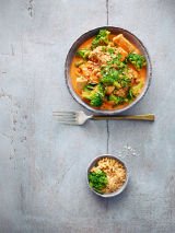 Chicken broccoli curry with coconut topping