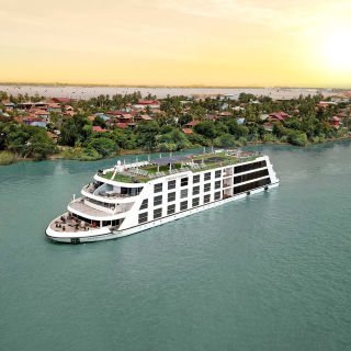 Dual Expertise in River & Yacht Cruising