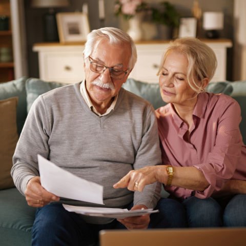 Should investors contribute to the compensation scheme?