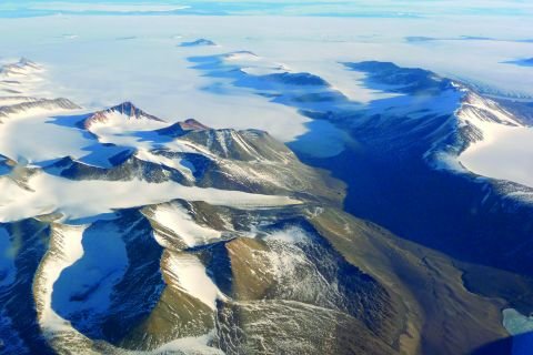 Departing from Perth  Departures 25 January 2026