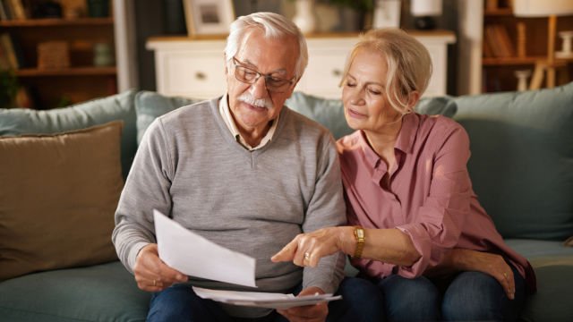 Should investors contribute to the compensation scheme?